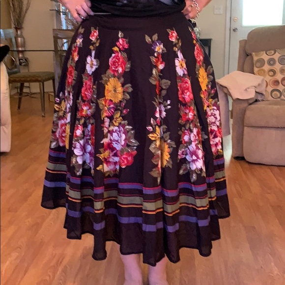 J. Peterman Dresses & Skirts - J. Peterman Size 12 Cotton Skirt/Cotton lining